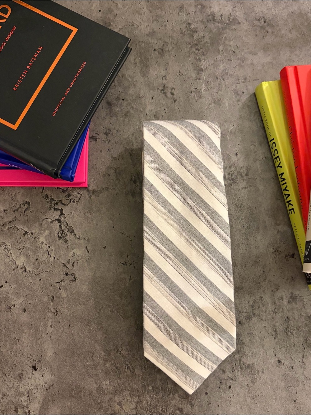NWT Calvin Klein Men's Silk Blend Striped Tie - Grey/White